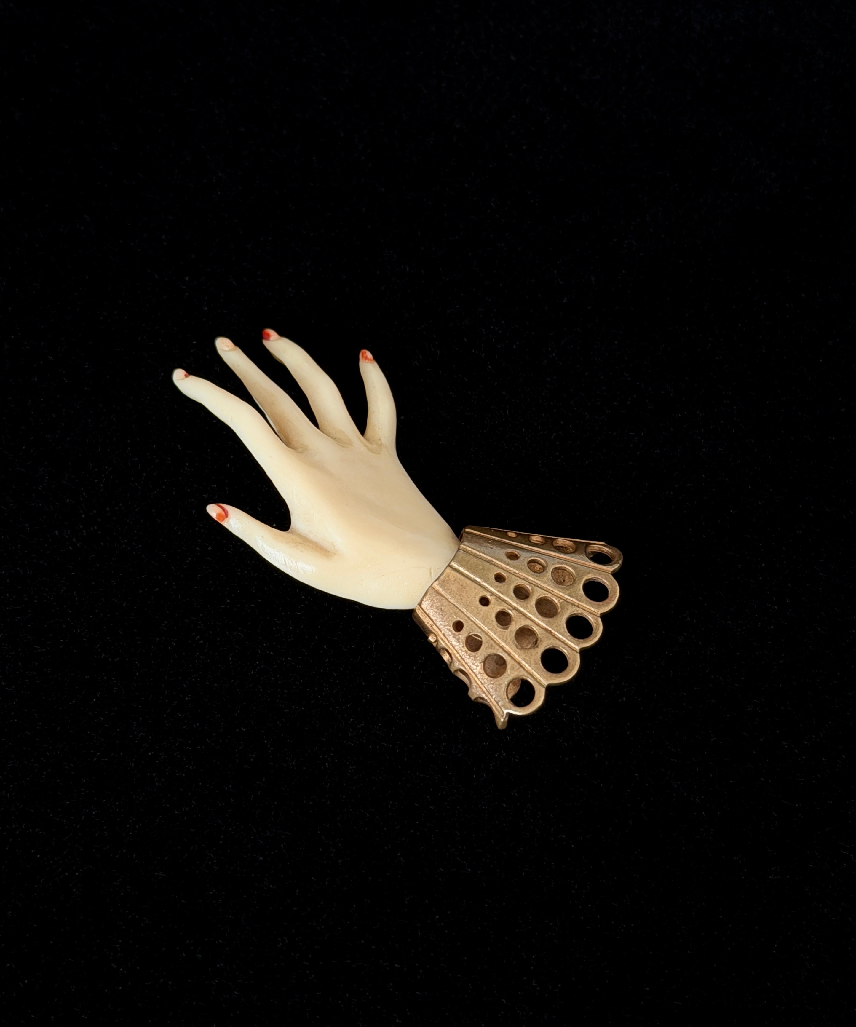Hand-shaped Brooch attributed to Elsa Schiaparelli, France, ca. 1937
